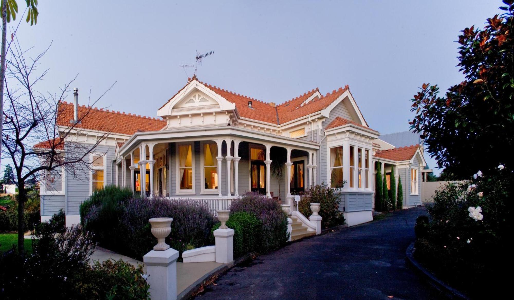 Mchardy Lodge Napier Exterior photo